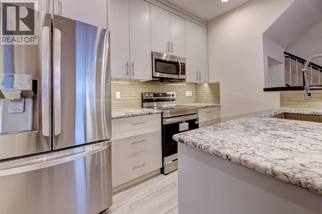 2, 308 12 Avenue Ne, Calgary, AB - Indoor Photo Showing Kitchen With Upgraded Kitchen