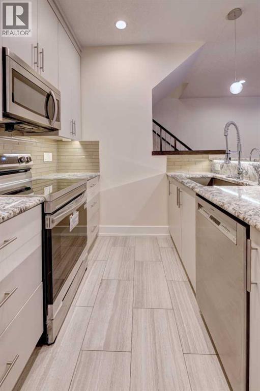 2, 308 12 Avenue Ne, Calgary, AB - Indoor Photo Showing Kitchen