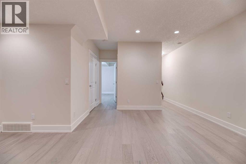 2, 308 12 Avenue Ne, Calgary, AB - Indoor Photo Showing Other Room