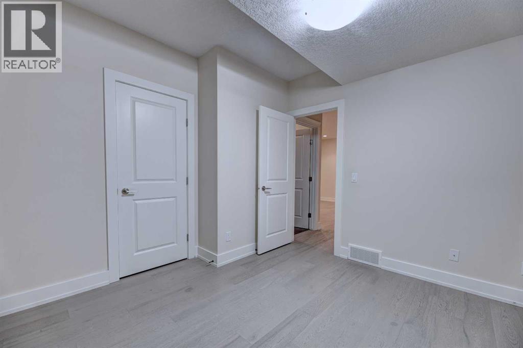 2, 308 12 Avenue Ne, Calgary, AB - Indoor Photo Showing Other Room