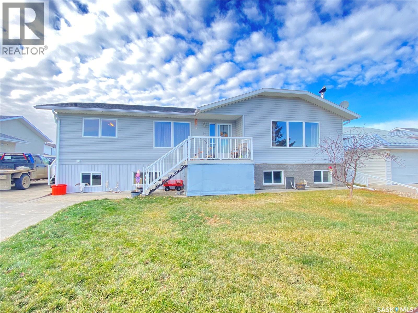11 Harrigan Crescent, Maple Creek, SK - Outdoor With Deck Patio Veranda