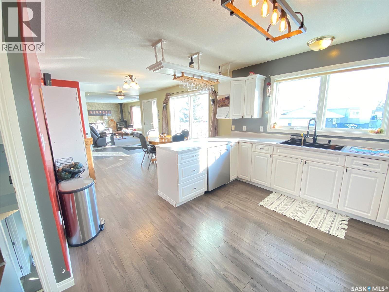 11 Harrigan Crescent, Maple Creek, SK - Indoor Photo Showing Kitchen