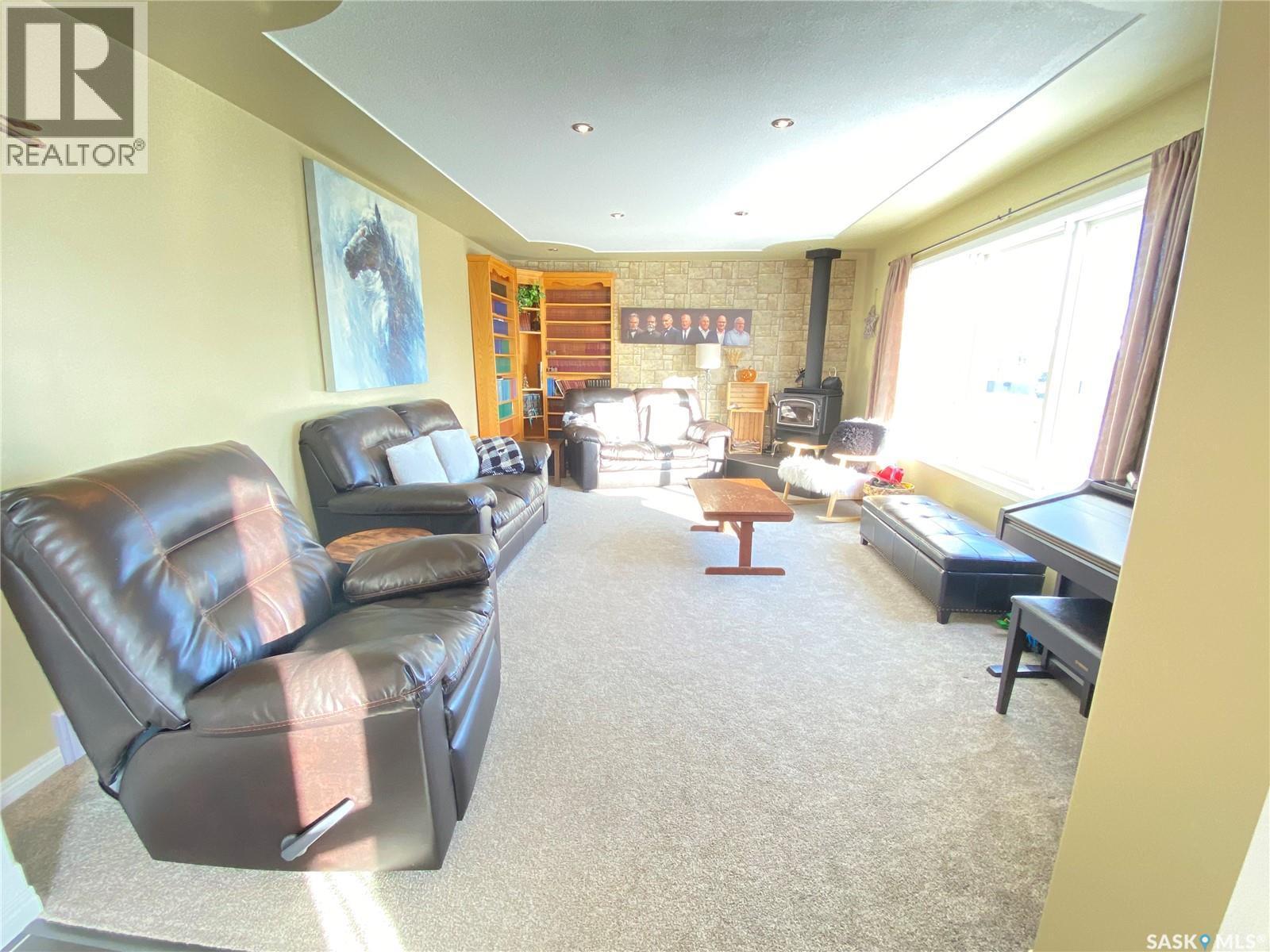 11 Harrigan Crescent, Maple Creek, SK - Indoor Photo Showing Living Room