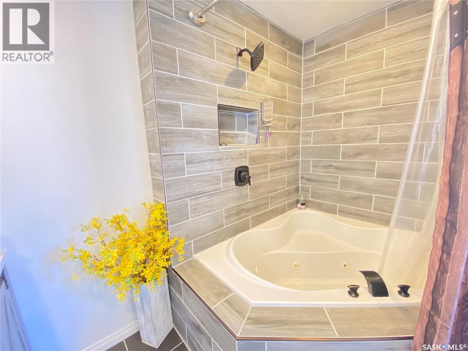 11 Harrigan Crescent, Maple Creek, SK - Indoor Photo Showing Bathroom
