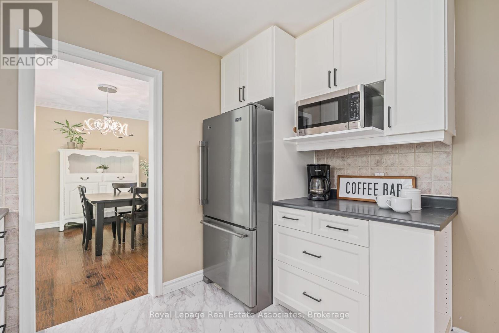 112 Park Street E, Halton Hills, ON - Indoor Photo Showing Kitchen