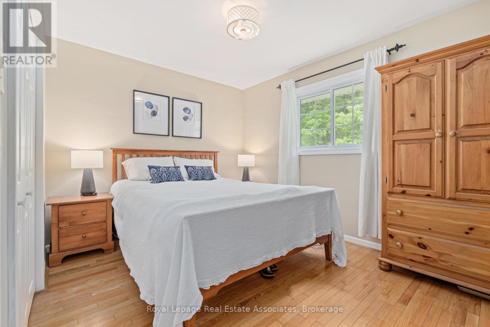 112 Park Street E, Halton Hills, ON - Indoor Photo Showing Bedroom
