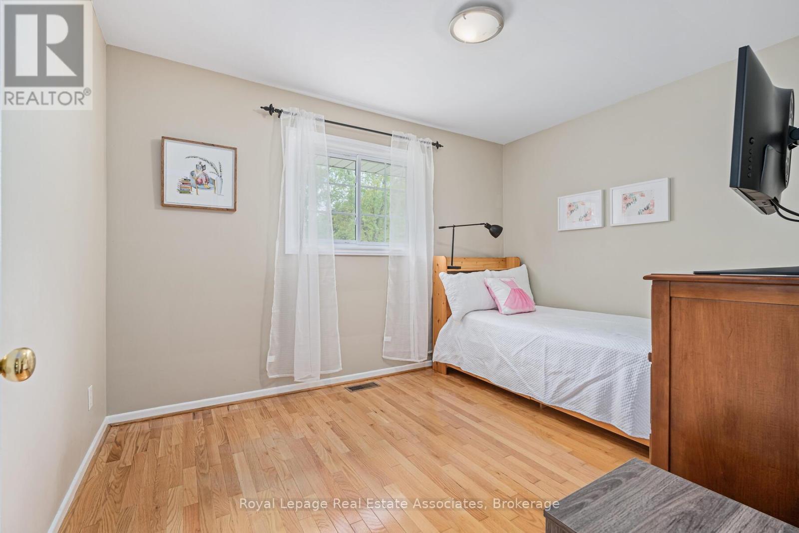 112 Park Street E, Halton Hills, ON - Indoor Photo Showing Bedroom