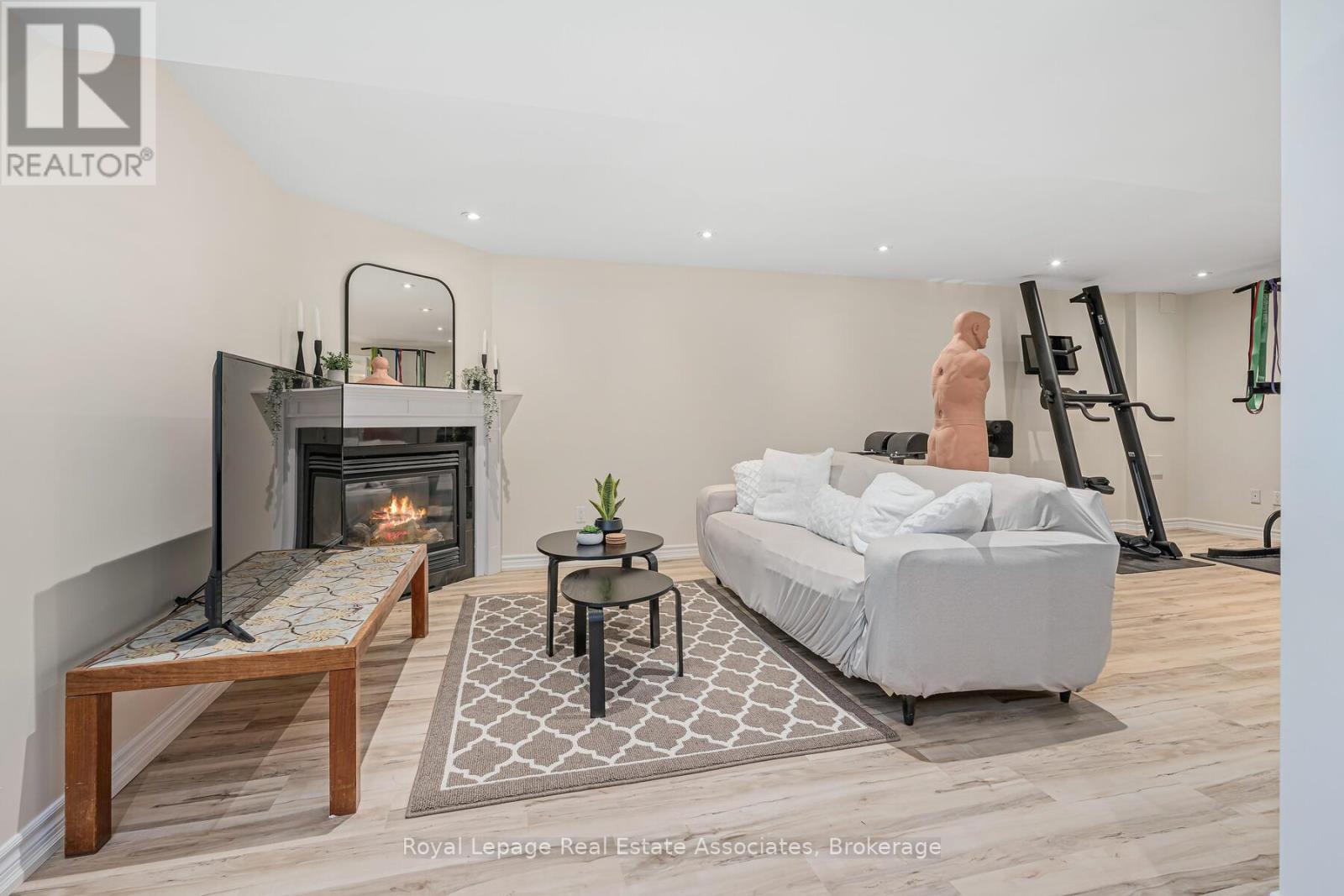 112 Park Street E, Halton Hills, ON - Indoor With Fireplace