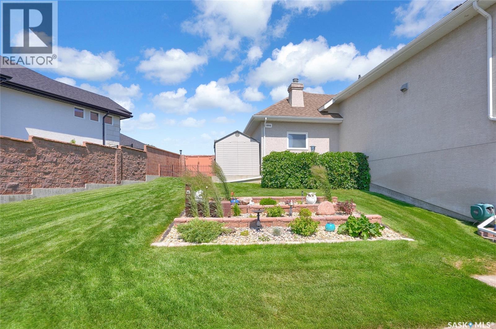 1453 Normandy Drive, Moose Jaw, SK - Outdoor