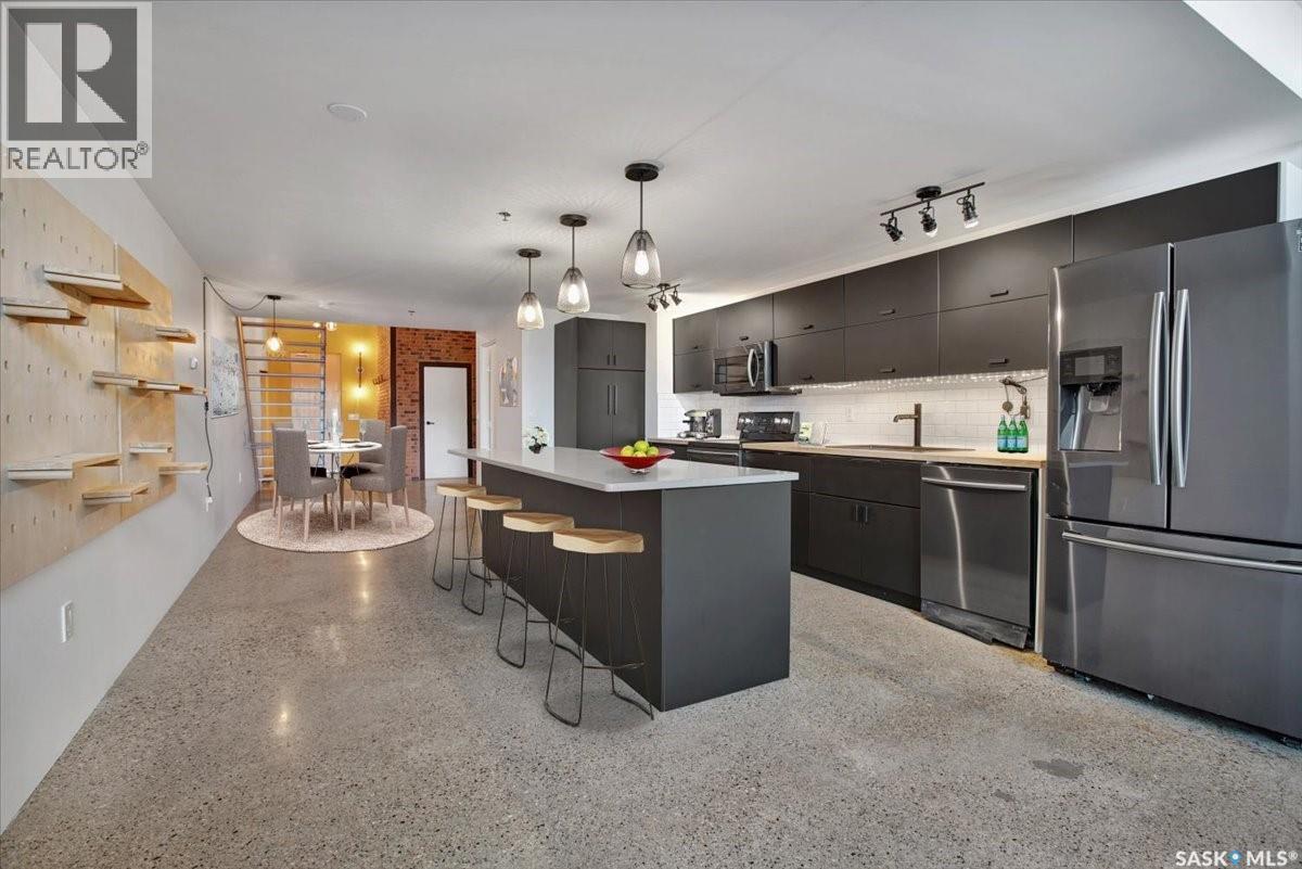 223 120 23Rd Street E, Saskatoon, SK - Indoor Photo Showing Kitchen With Stainless Steel Kitchen With Upgraded Kitchen
