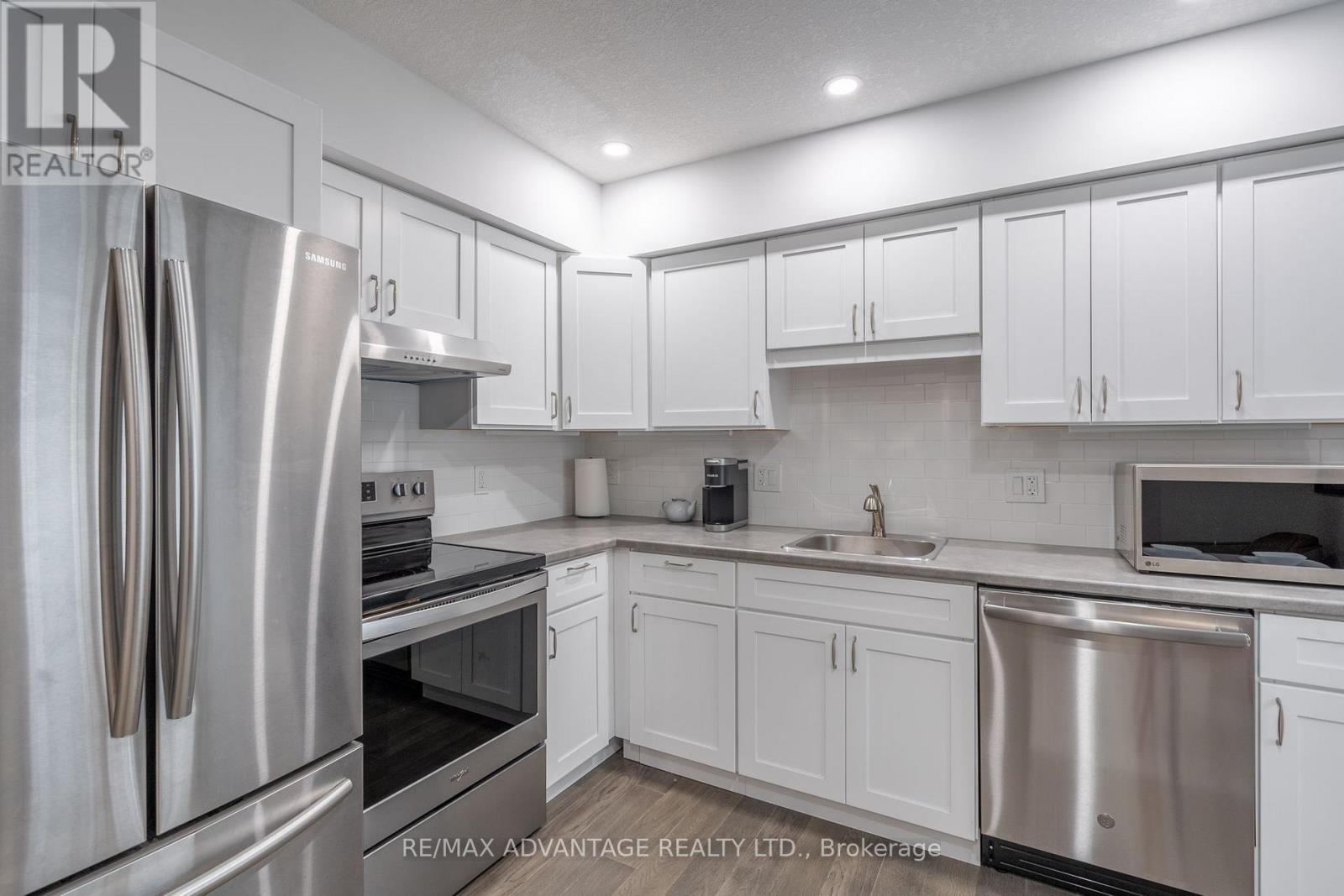 Upper - 30 Compass Trail, Central Elgin, ON - Indoor Photo Showing Kitchen With Stainless Steel Kitchen