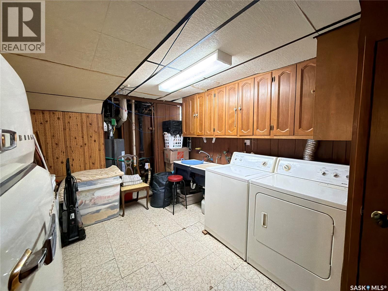 639 Mcintosh Street, Regina, SK - Indoor Photo Showing Laundry Room