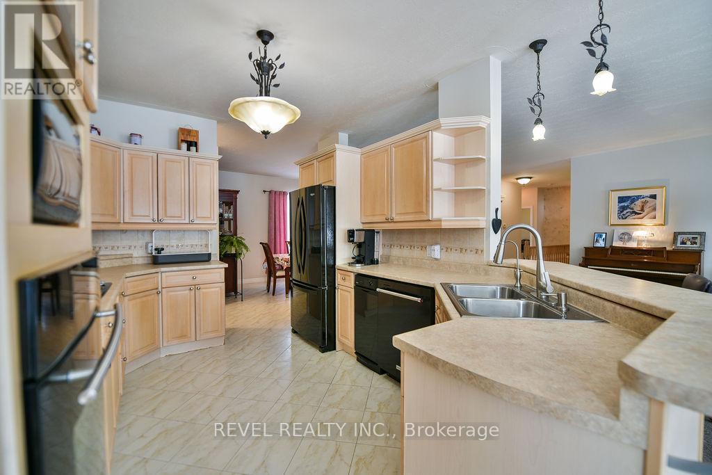 1075 Dalton Road, Timmins (Ts - Dalton), ON - Indoor Photo Showing Kitchen With Double Sink