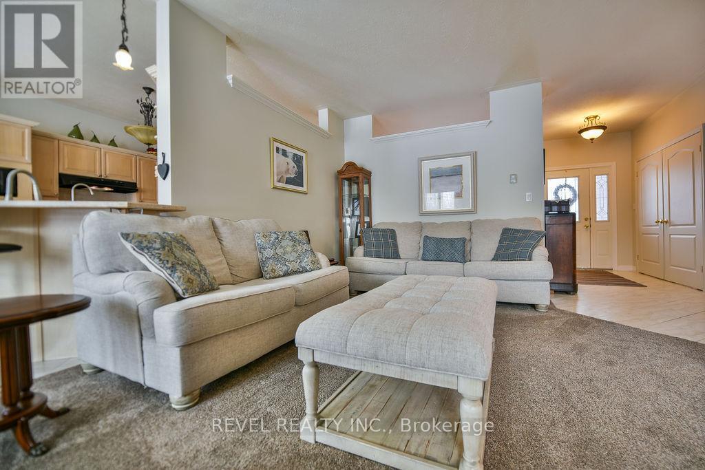 1075 Dalton Road, Timmins (Ts - Dalton), ON - Indoor Photo Showing Living Room