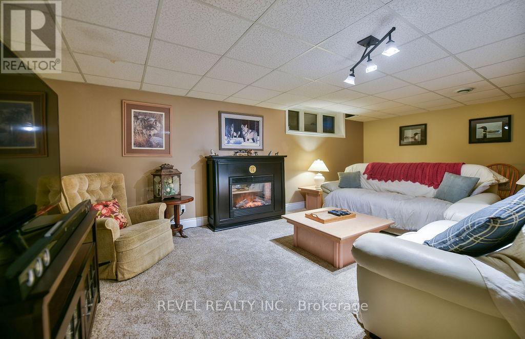 1075 Dalton Road, Timmins (Ts - Dalton), ON - Indoor With Fireplace