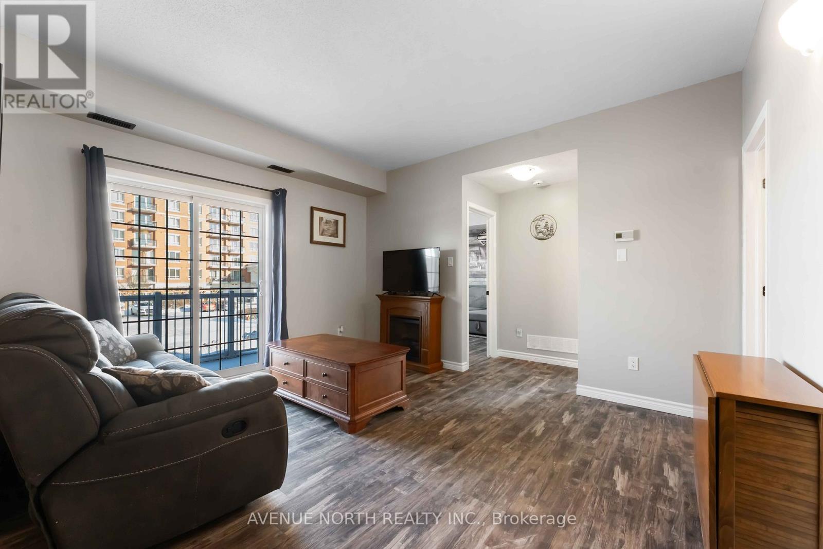 B - 101 Artesa Private, Ottawa, ON - Indoor Photo Showing Living Room