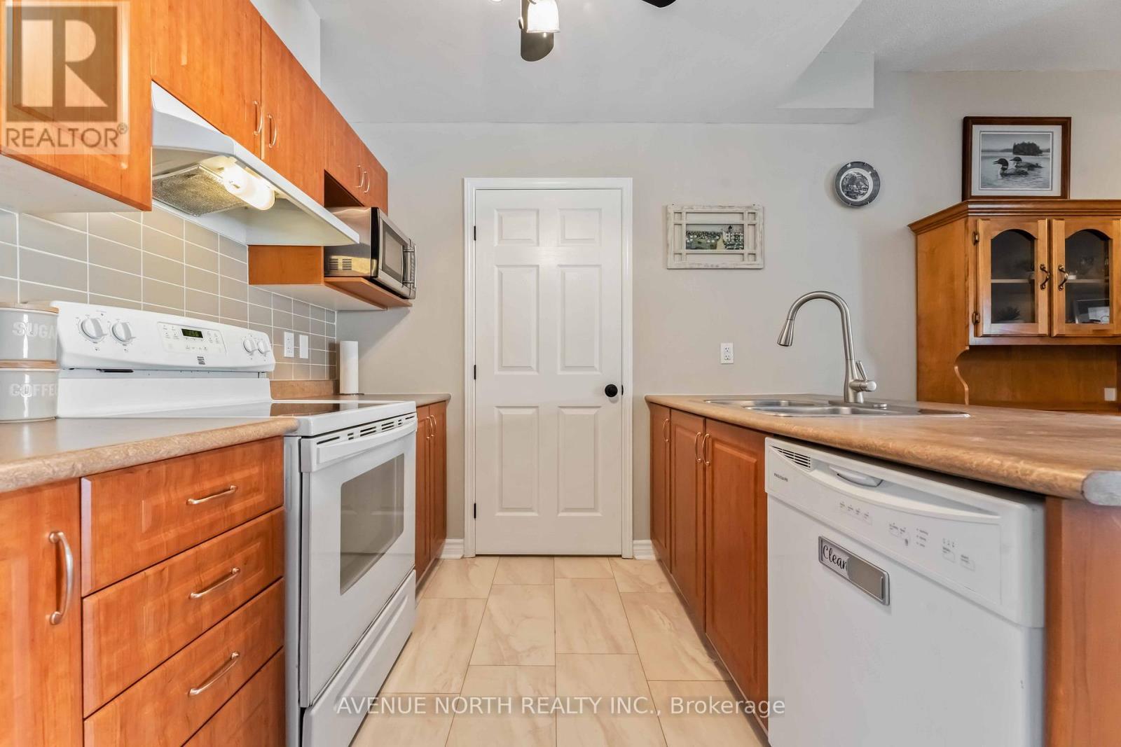 B - 101 Artesa Private, Ottawa, ON - Indoor Photo Showing Kitchen With Double Sink