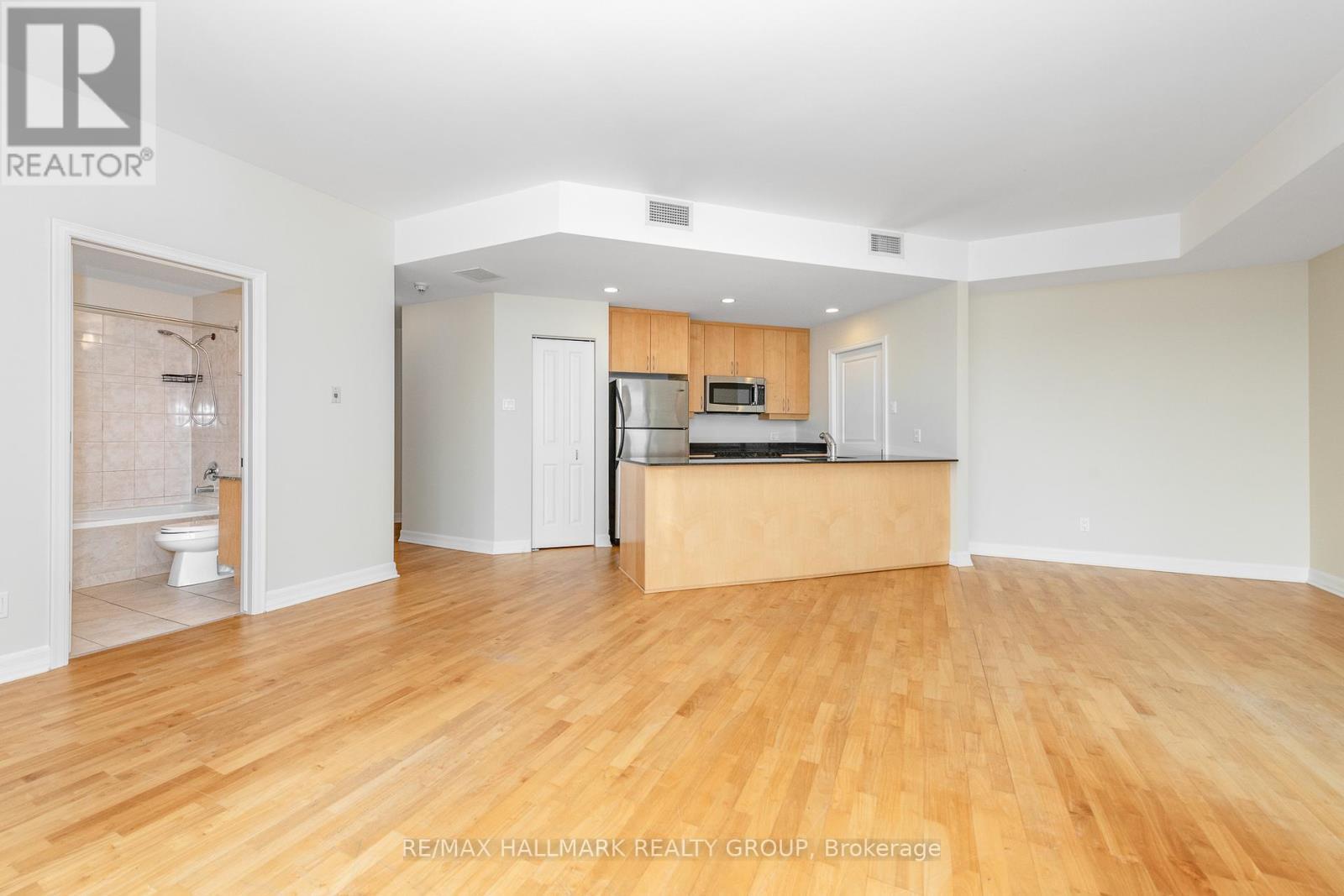 702 - 1227 Wellington Street W, Ottawa, ON - Indoor Photo Showing Kitchen