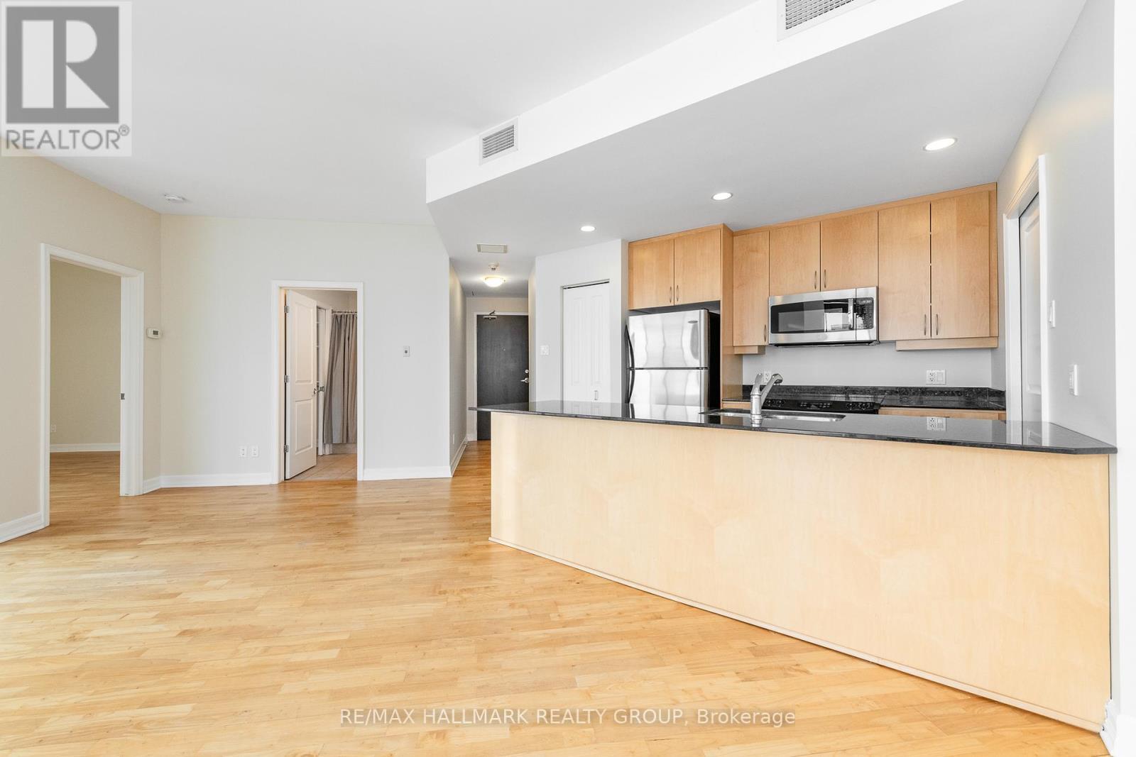 702 - 1227 Wellington Street W, Ottawa, ON - Indoor Photo Showing Kitchen