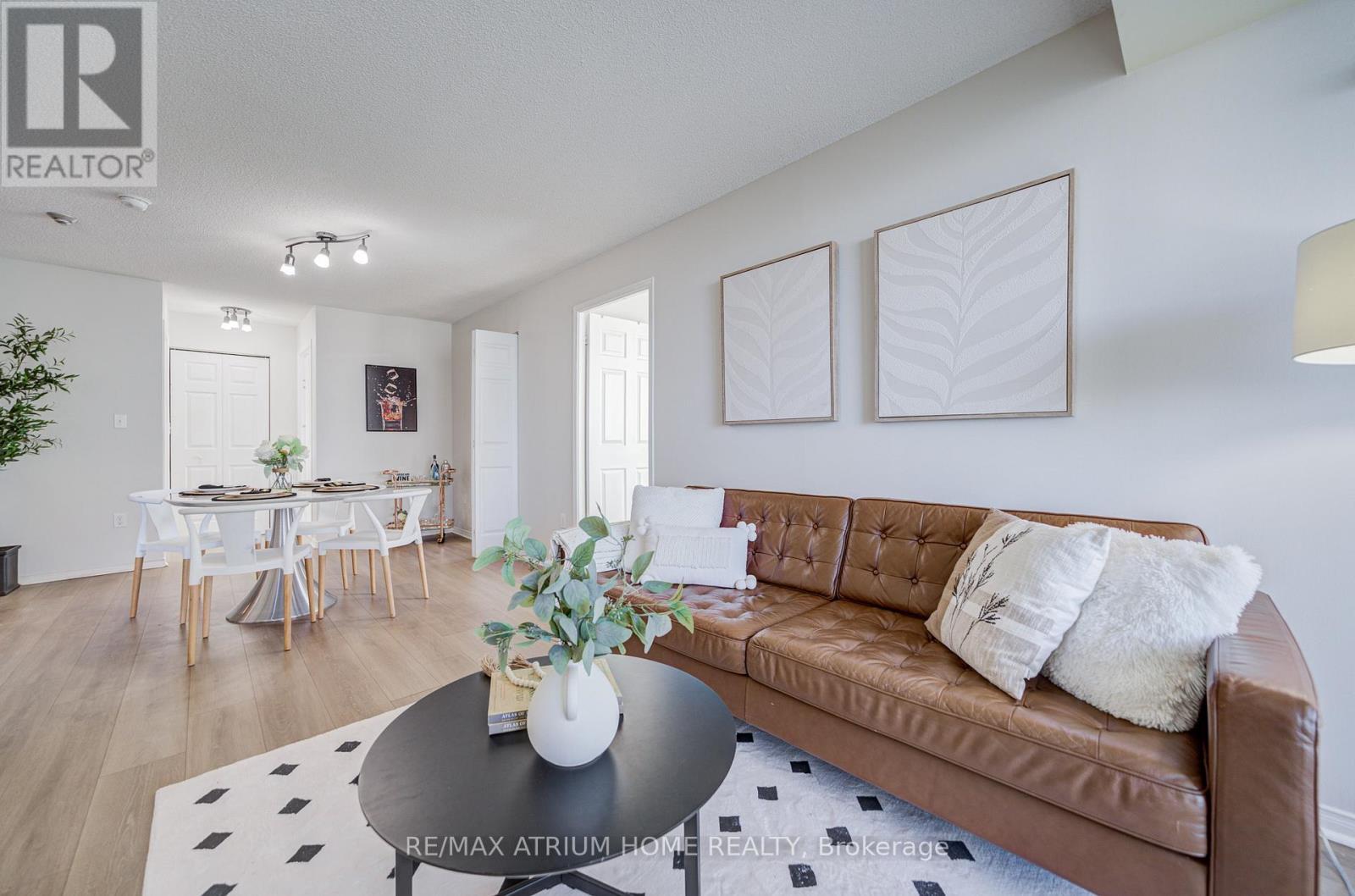 1703 - 3 Pemberton Avenue, Toronto, ON - Indoor Photo Showing Living Room