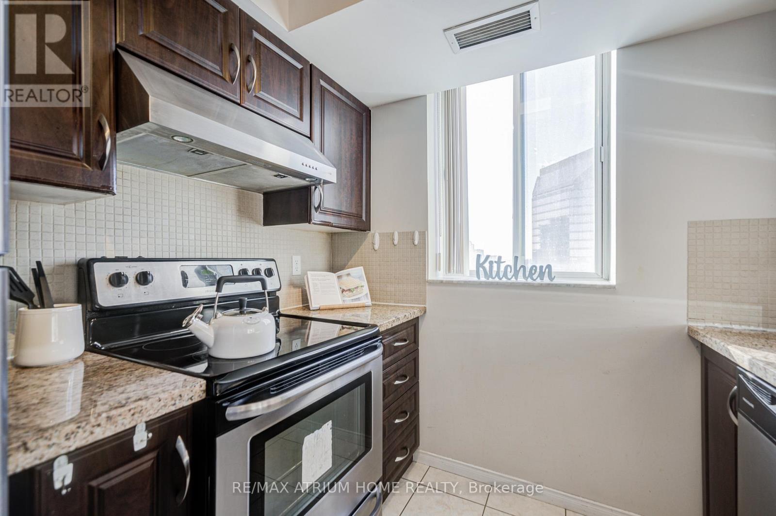 1703 - 3 Pemberton Avenue, Toronto, ON - Indoor Photo Showing Kitchen