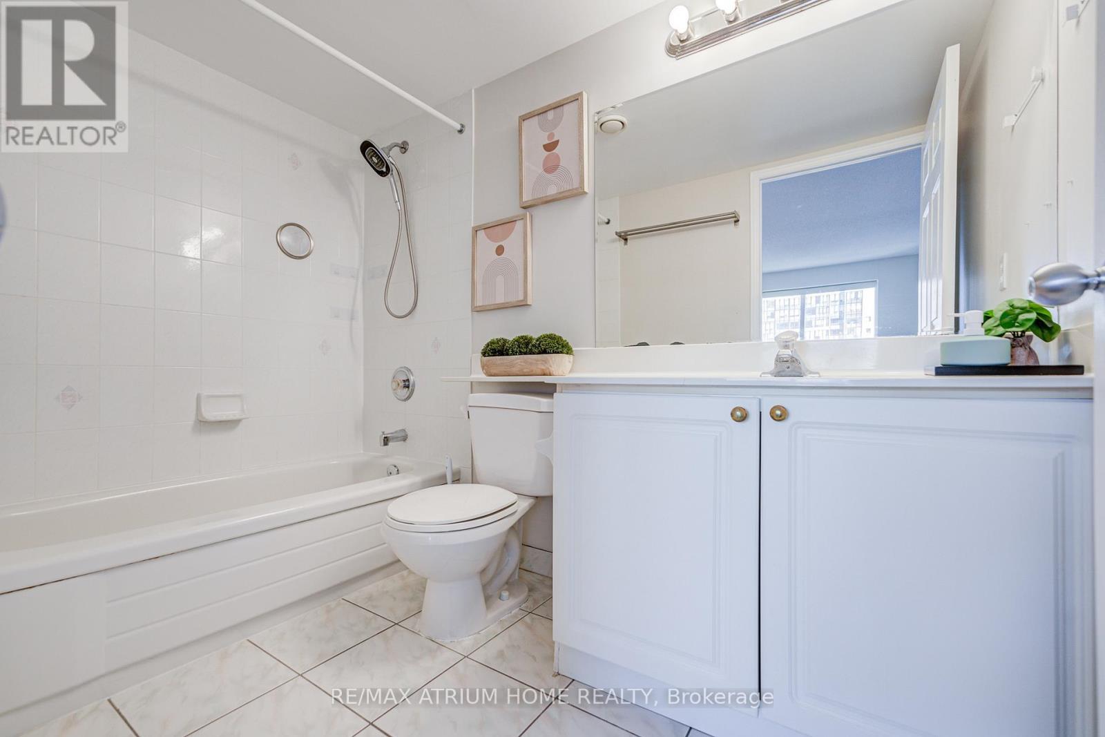 1703 - 3 Pemberton Avenue, Toronto, ON - Indoor Photo Showing Bathroom
