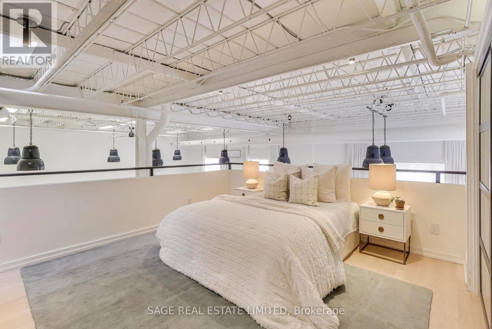 102A - 245 Carlaw Avenue, Toronto, ON - Indoor Photo Showing Bedroom