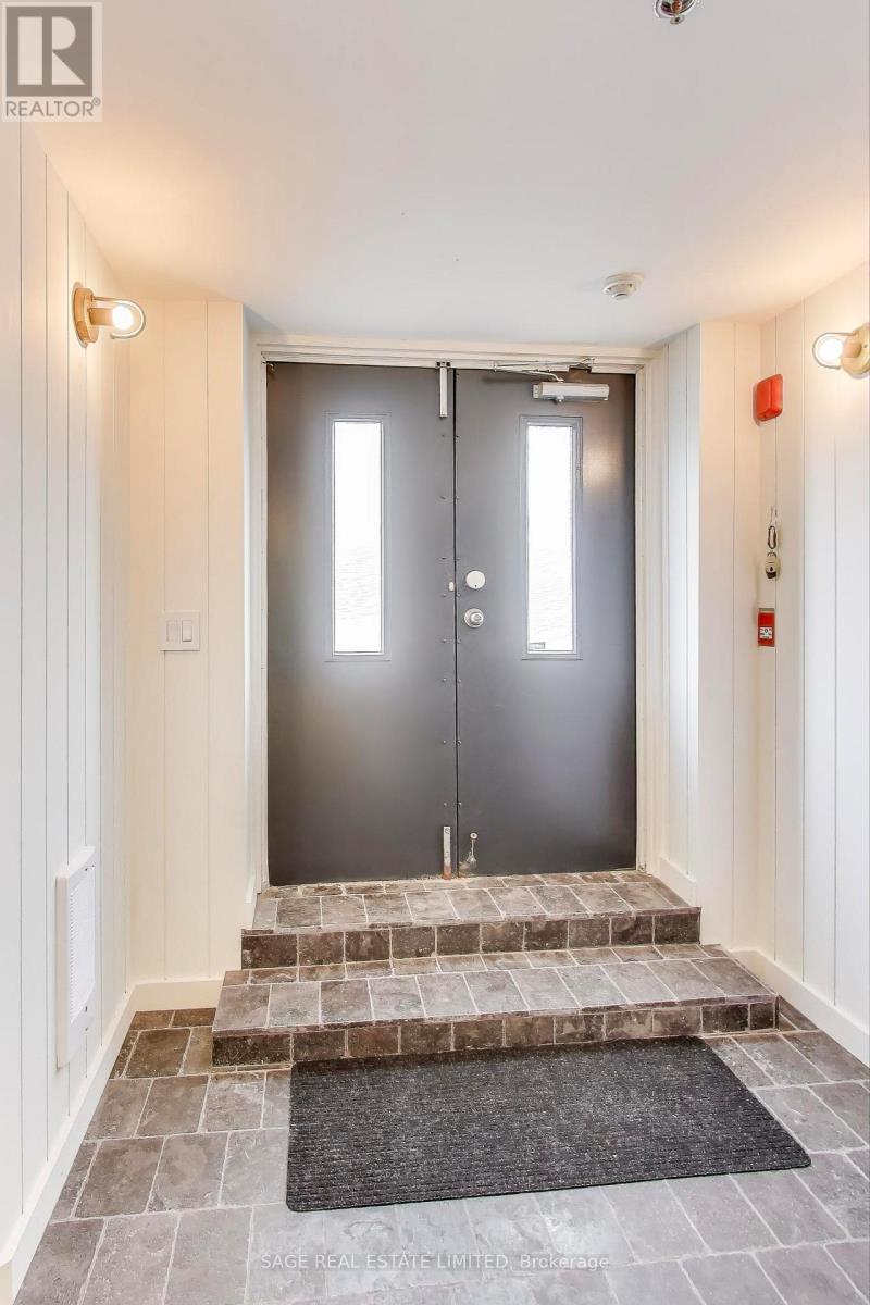 102A - 245 Carlaw Avenue, Toronto, ON - Indoor Photo Showing Other Room