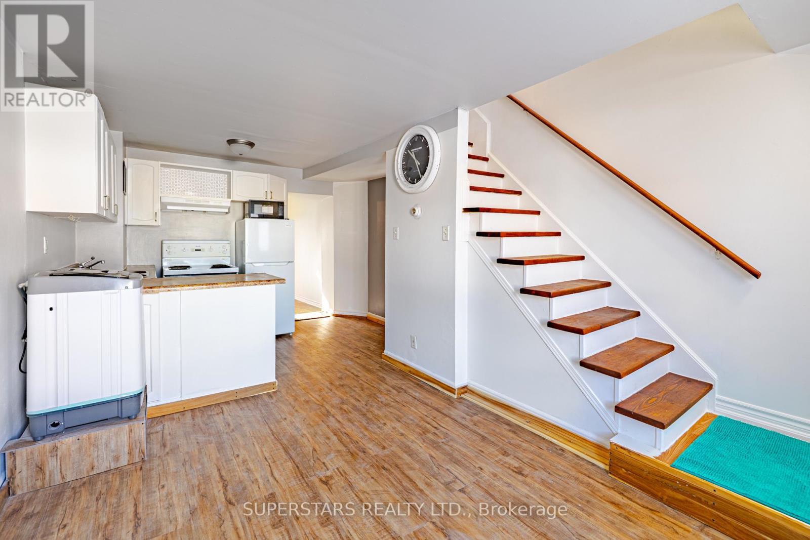 165 1/2 Olive Avenue, Oshawa, ON - Indoor Photo Showing Kitchen