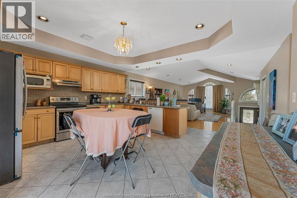 4753 Lavender, Windsor, ON - Indoor Photo Showing Kitchen