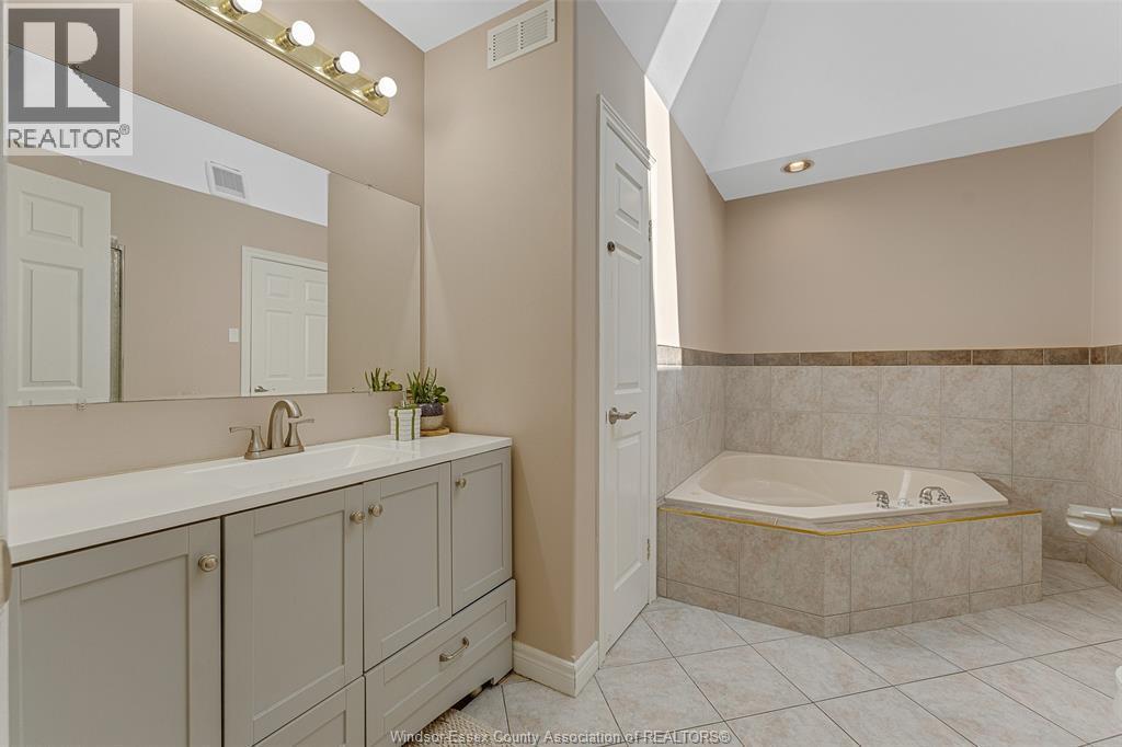 4753 Lavender, Windsor, ON - Indoor Photo Showing Bathroom