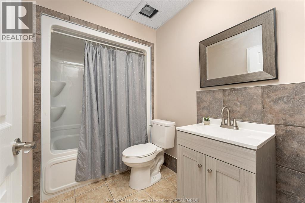 4753 Lavender, Windsor, ON - Indoor Photo Showing Bathroom
