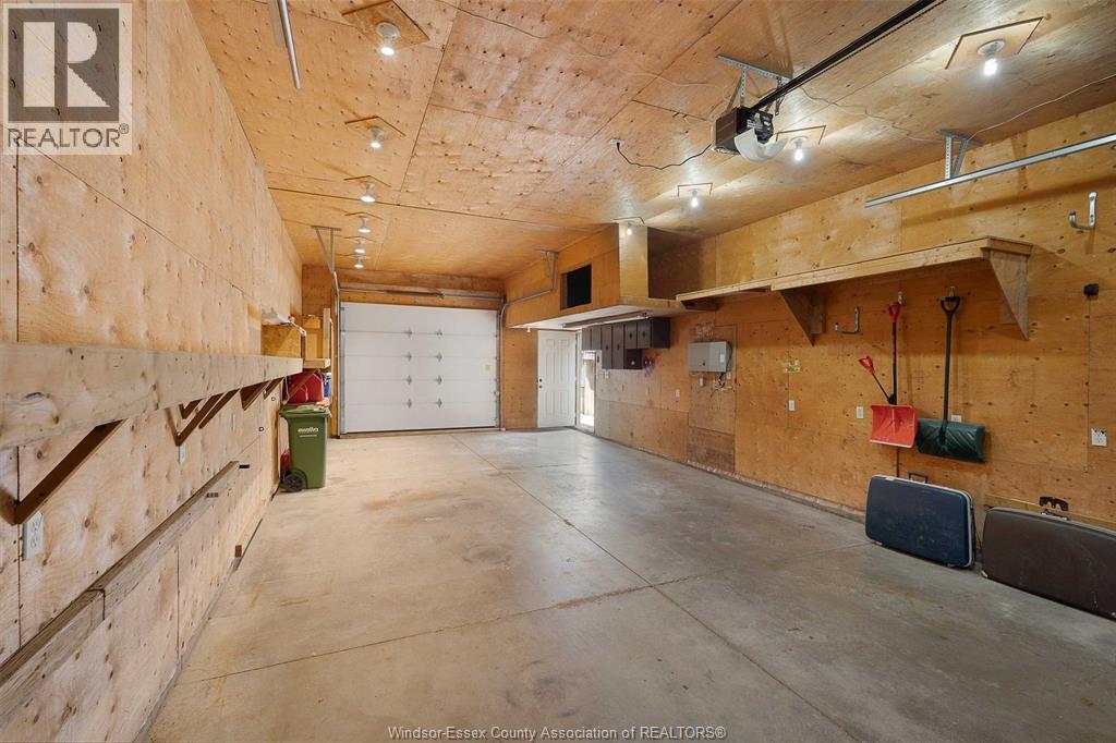 4753 Lavender, Windsor, ON - Indoor Photo Showing Garage