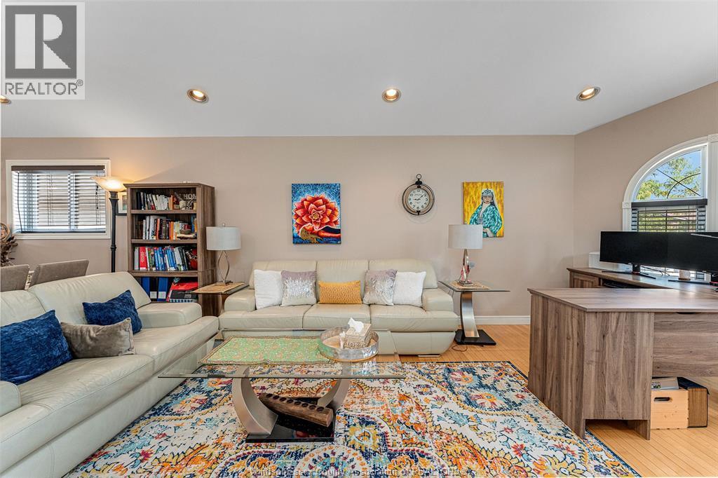 4753 Lavender, Windsor, ON - Indoor Photo Showing Living Room