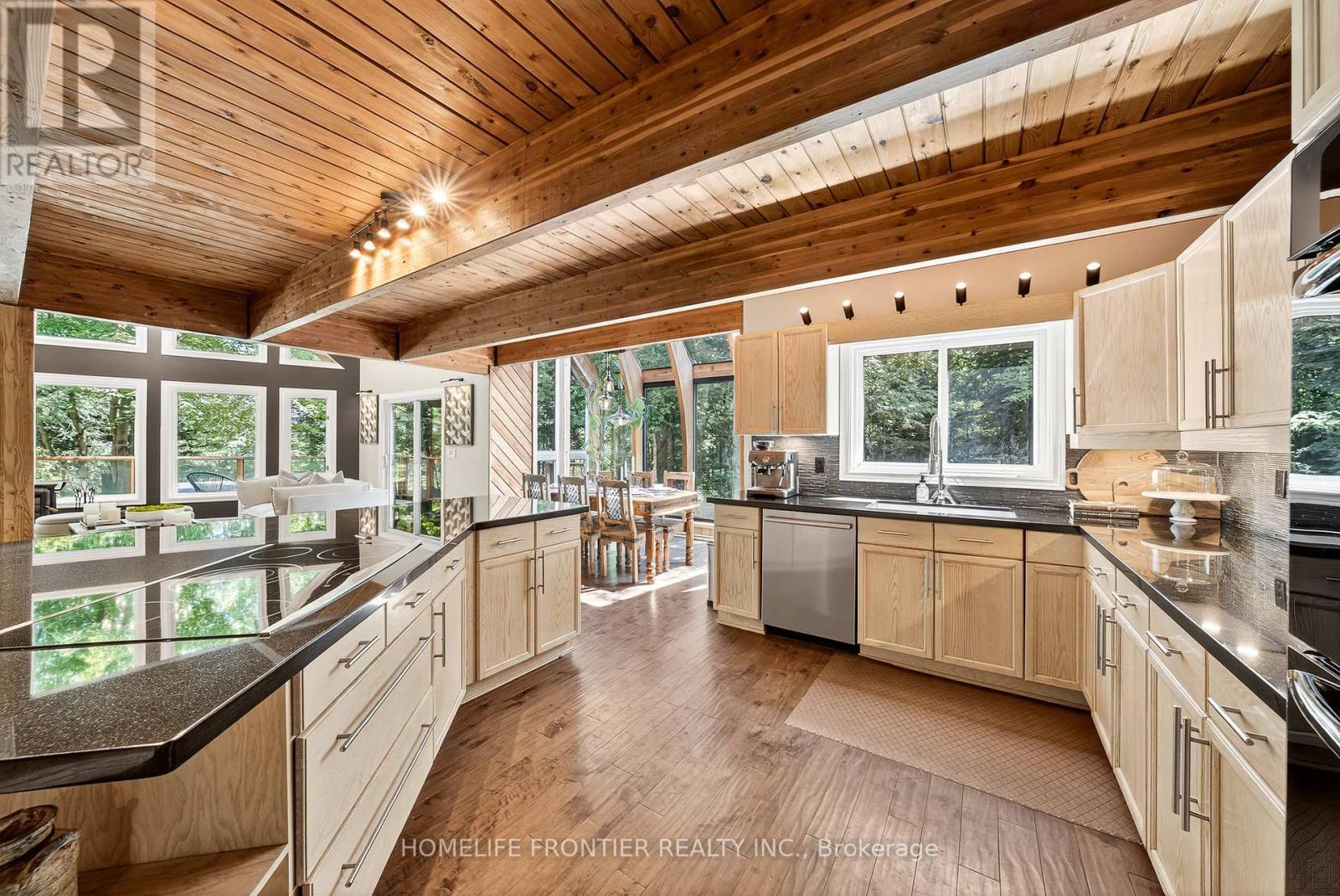 7896 6Th Line, Essa, ON - Indoor Photo Showing Kitchen With Upgraded Kitchen
