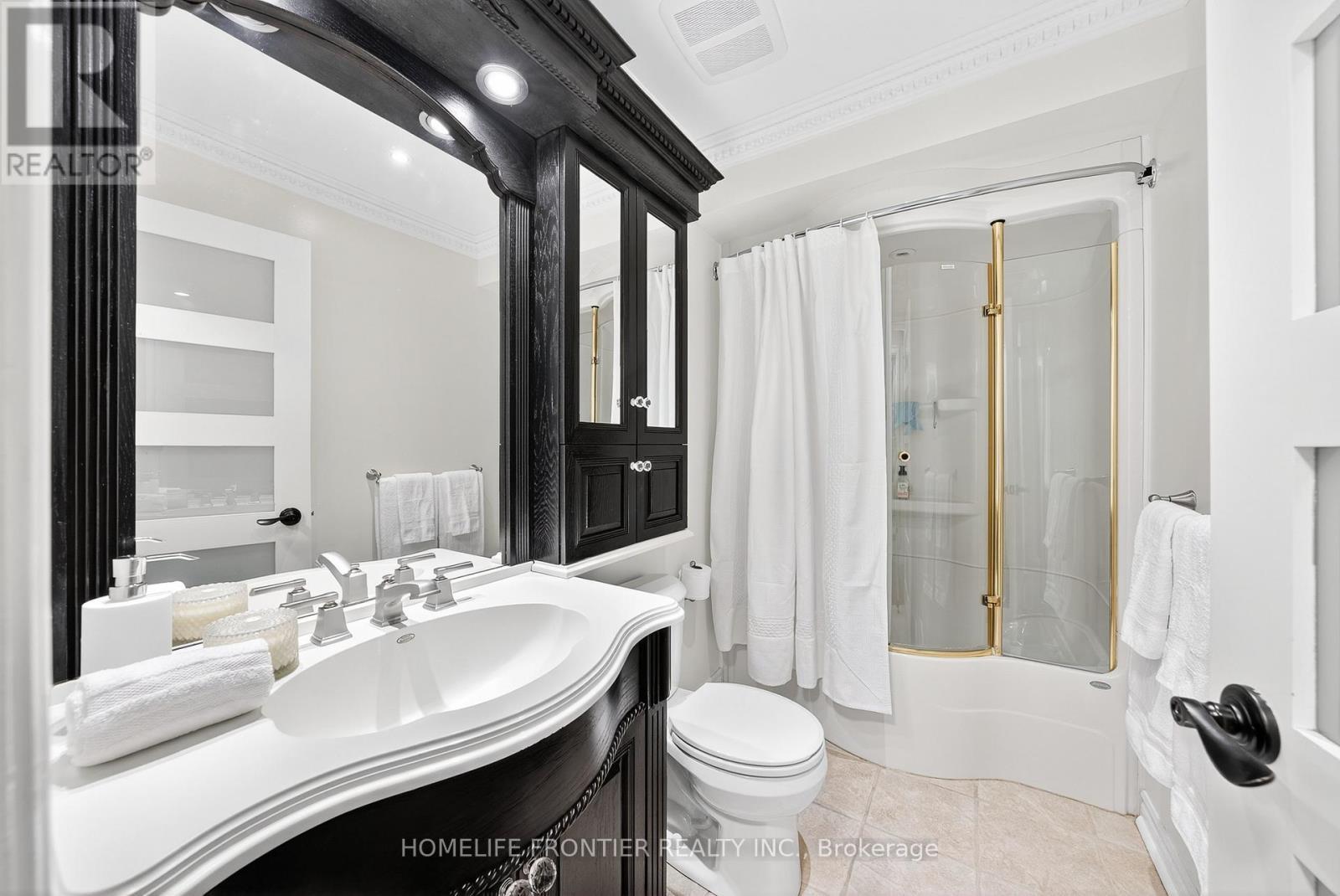 7896 6Th Line, Essa, ON - Indoor Photo Showing Bathroom