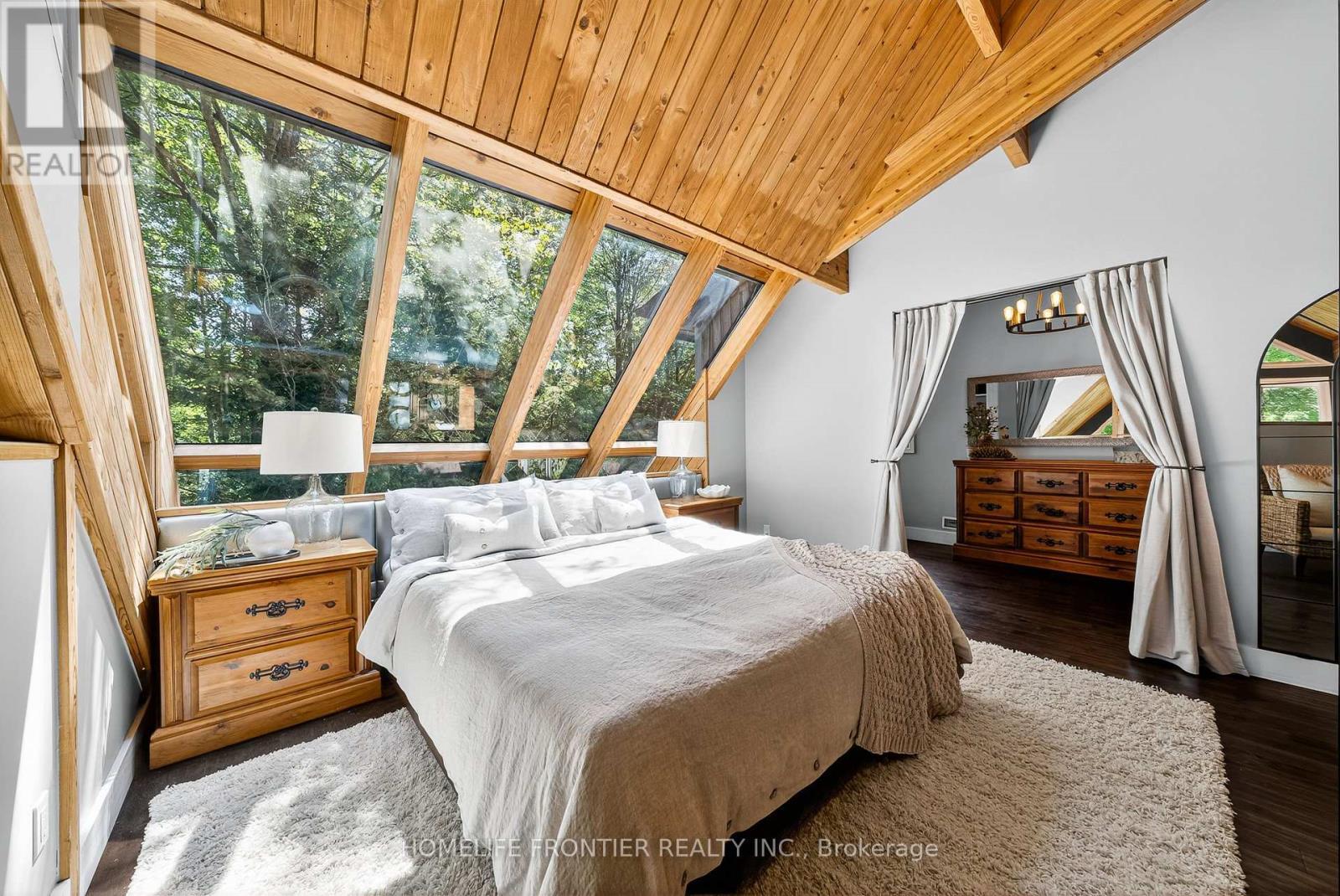 7896 6Th Line, Essa, ON - Indoor Photo Showing Bedroom