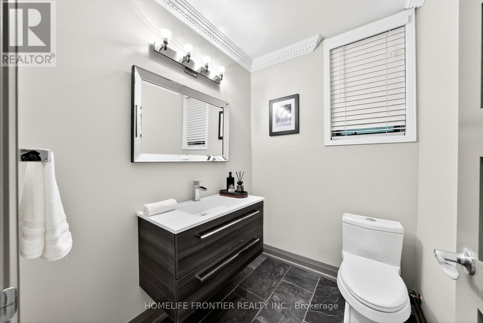 7896 6Th Line, Essa, ON - Indoor Photo Showing Bathroom