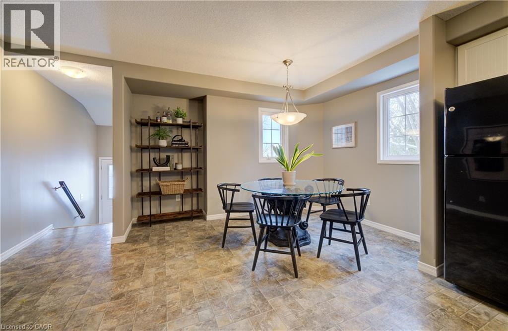 931 Glasgow Street Unit# 2B, Kitchener, ON - Indoor Photo Showing Dining Room