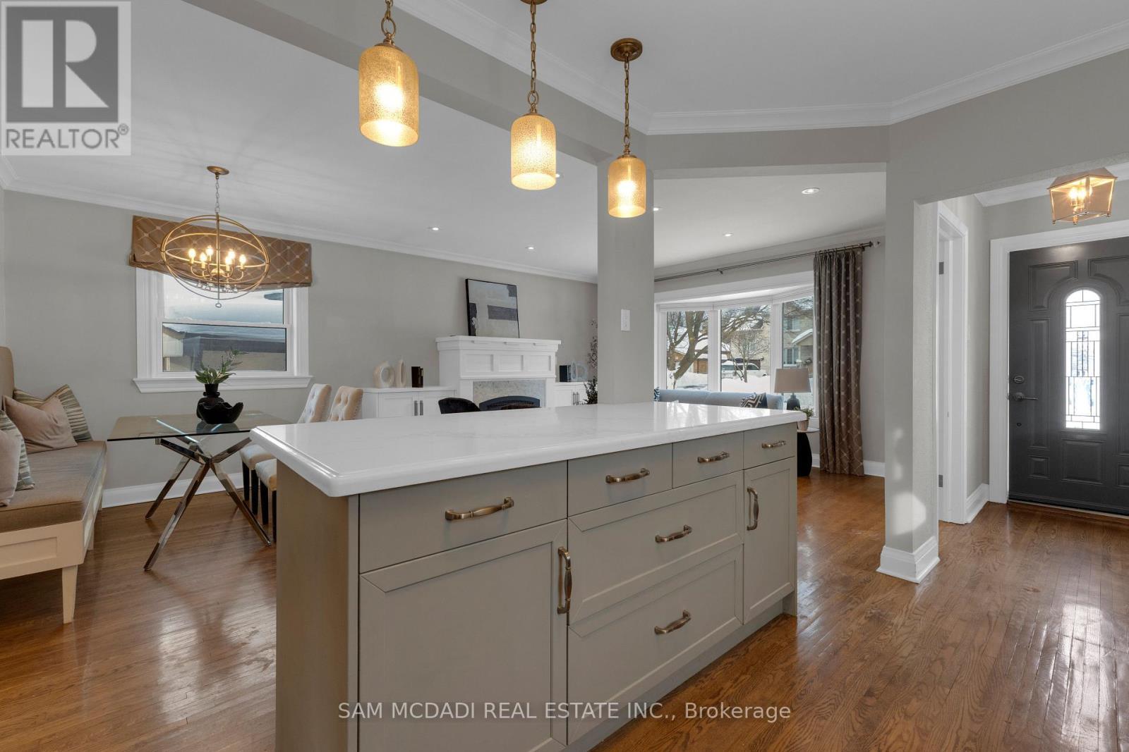 70 Thirty Seventh Street, Toronto, ON - Indoor Photo Showing Other Room