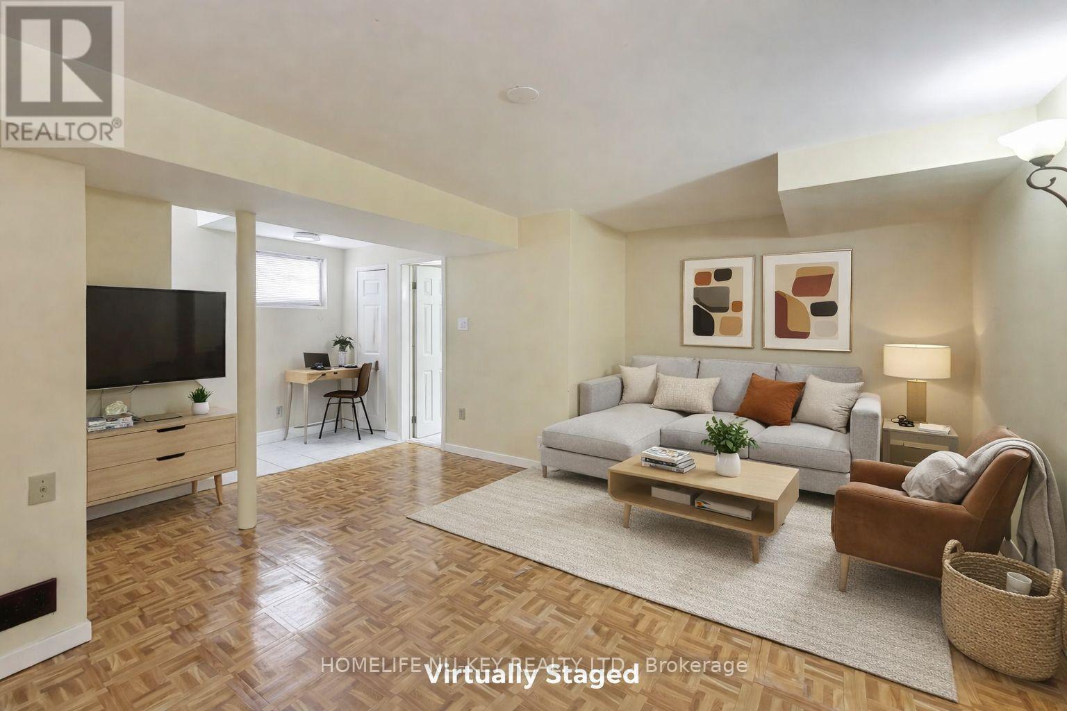 2443 Brookhurst Road, Mississauga, ON - Indoor Photo Showing Living Room