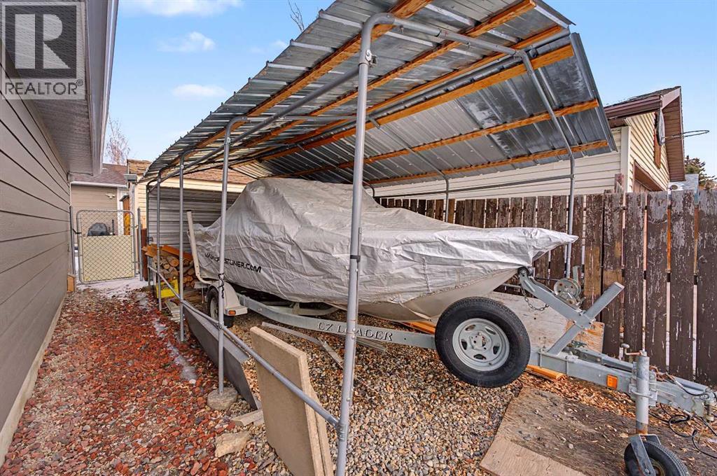 Car port/ RV parking - 6331 Falton Road Ne, Calgary, AB -