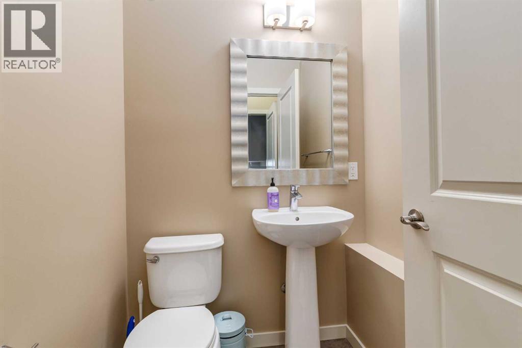 152 New Brighton Grove Se, Calgary, AB - Indoor Photo Showing Bathroom