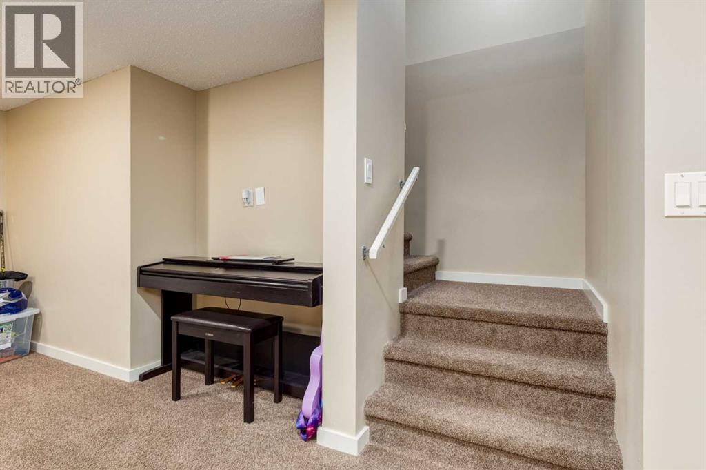 152 New Brighton Grove Se, Calgary, AB - Indoor Photo Showing Other Room