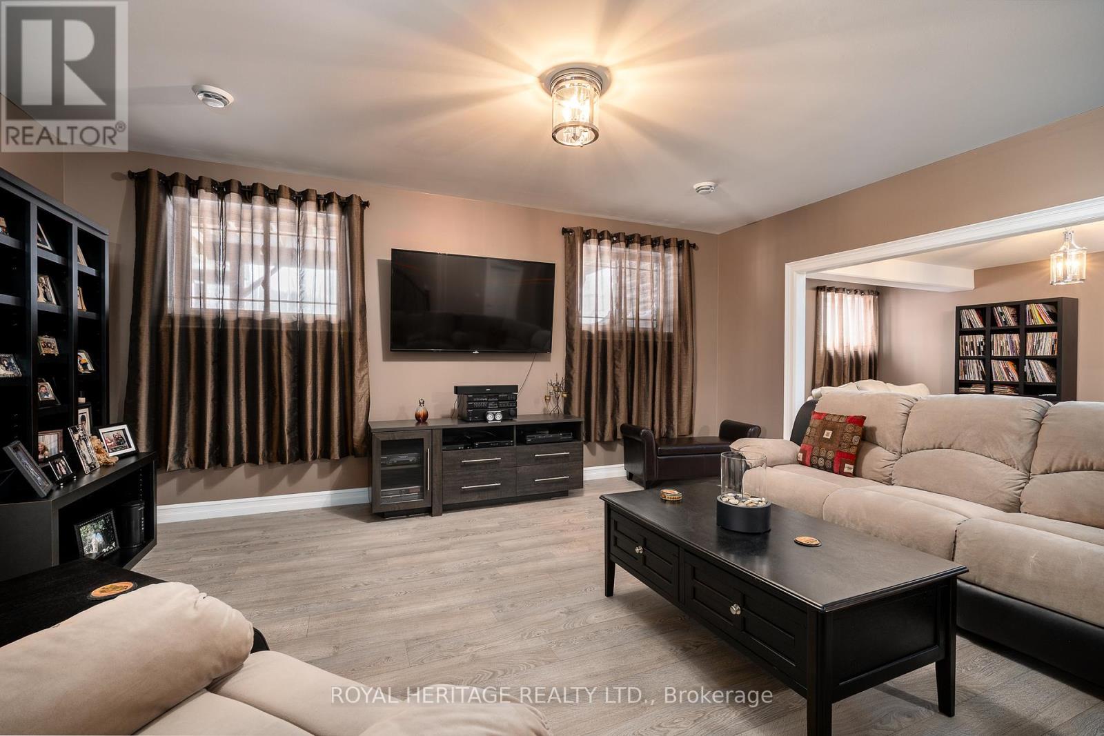 21564 Loyalist Parkway, Prince Edward County (Ameliasburg Ward), ON - Indoor Photo Showing Living Room