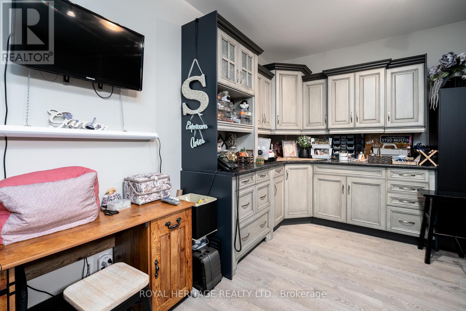 Hobby/Craft Room - 21564 Loyalist Parkway, Prince Edward County (Ameliasburg Ward), ON - Indoor