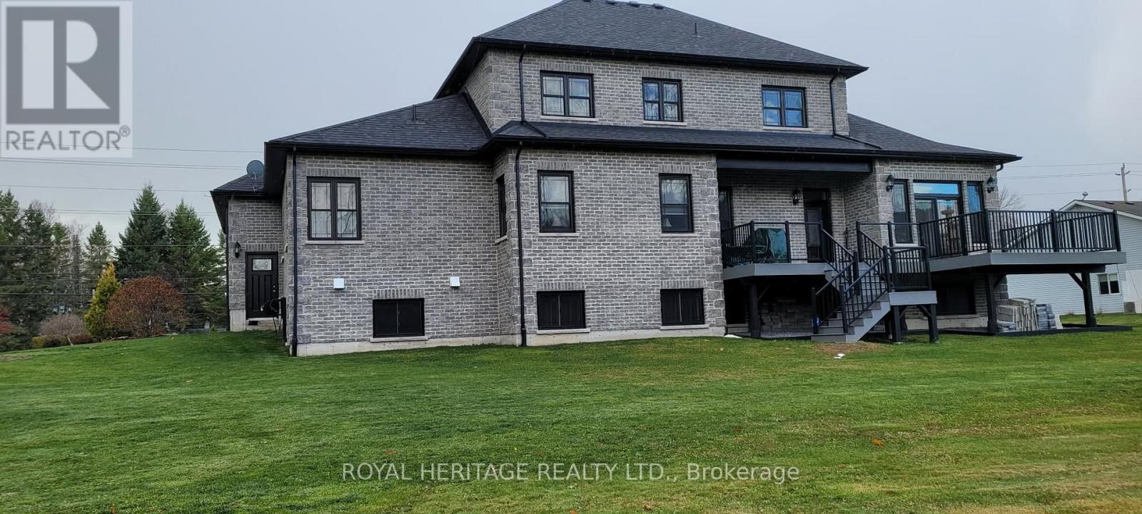 TREX Deck with Glass/Metal - 21564 Loyalist Parkway, Prince Edward County (Ameliasburg Ward), ON - Outdoor