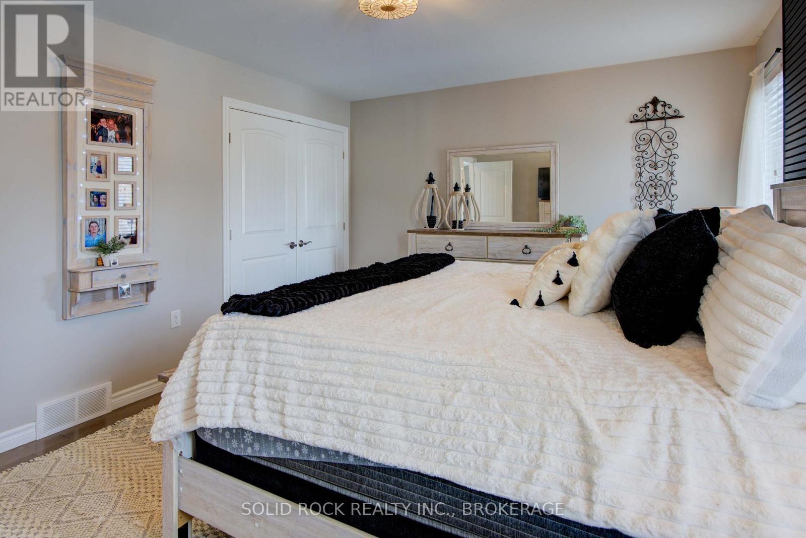 3645 Murvale Road, Frontenac (Frontenac South), ON - Indoor Photo Showing Bedroom