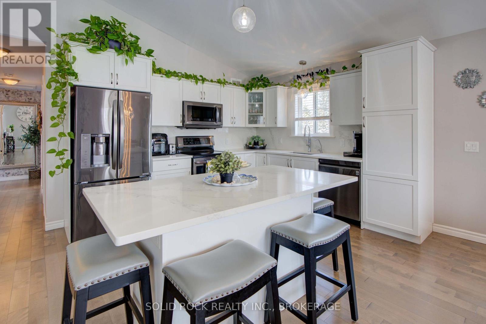 3645 Murvale Road, Frontenac (Frontenac South), ON - Indoor Photo Showing Kitchen