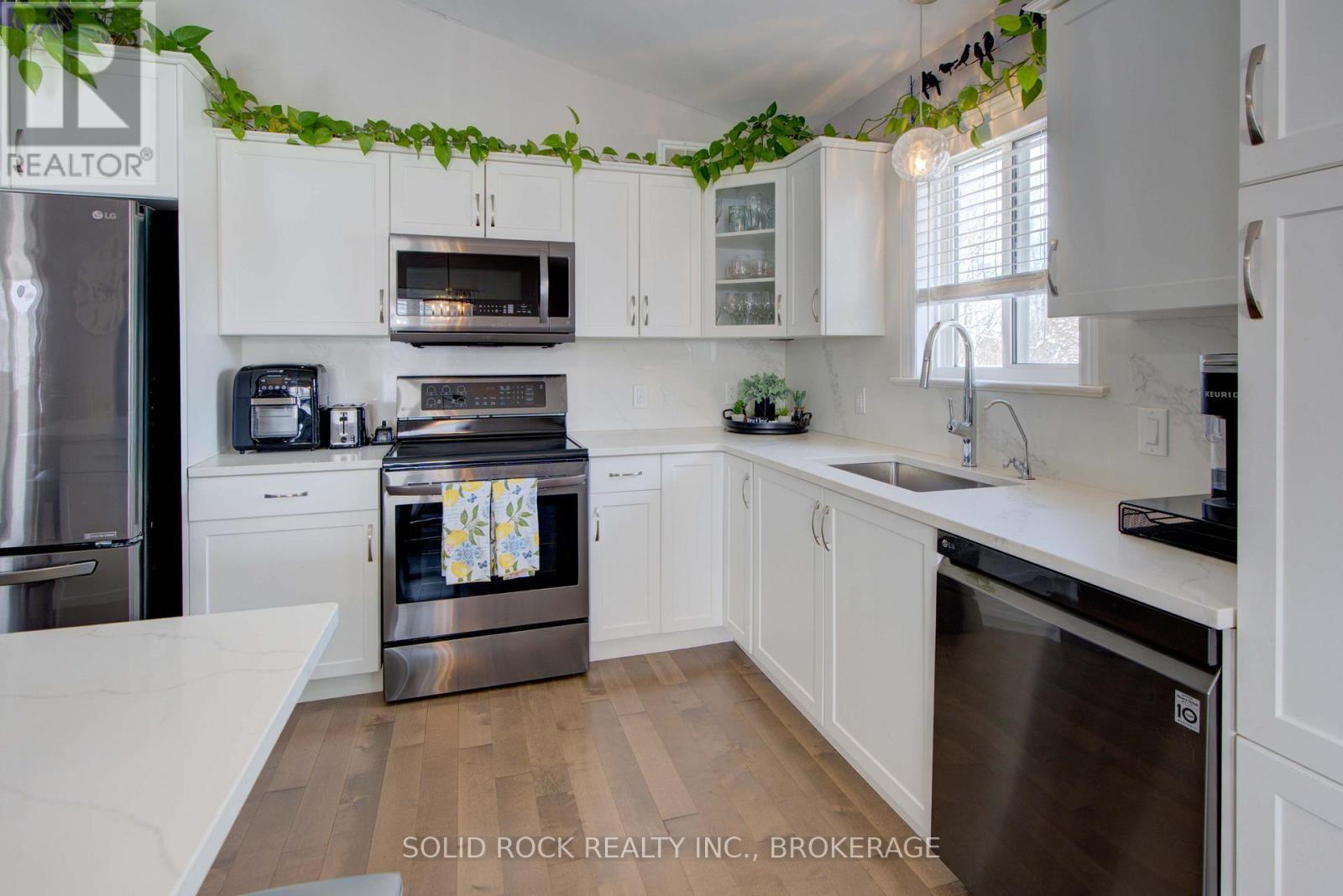 3645 Murvale Road, Frontenac (Frontenac South), ON - Indoor Photo Showing Kitchen